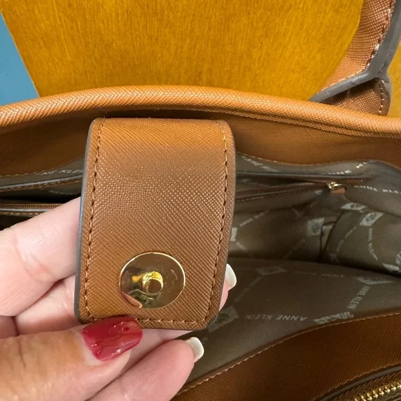 NWOT Anne Klein briefcase/laptop bag. - Picture 10 of 11